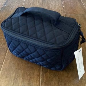 NWT Vera Bradley Quilted Travel Cosmetic Bag    Zipper Closure     Classic Navy